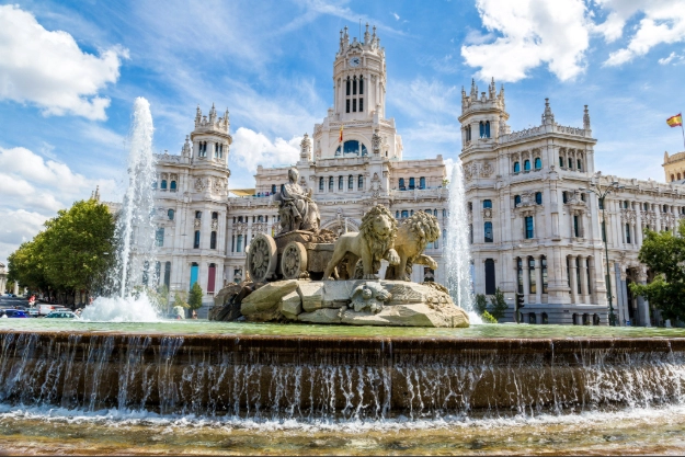 Spanien_Madrid_Cibeles_postpalatset_shutterstock_262331108
